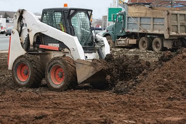 Excavator leveling site